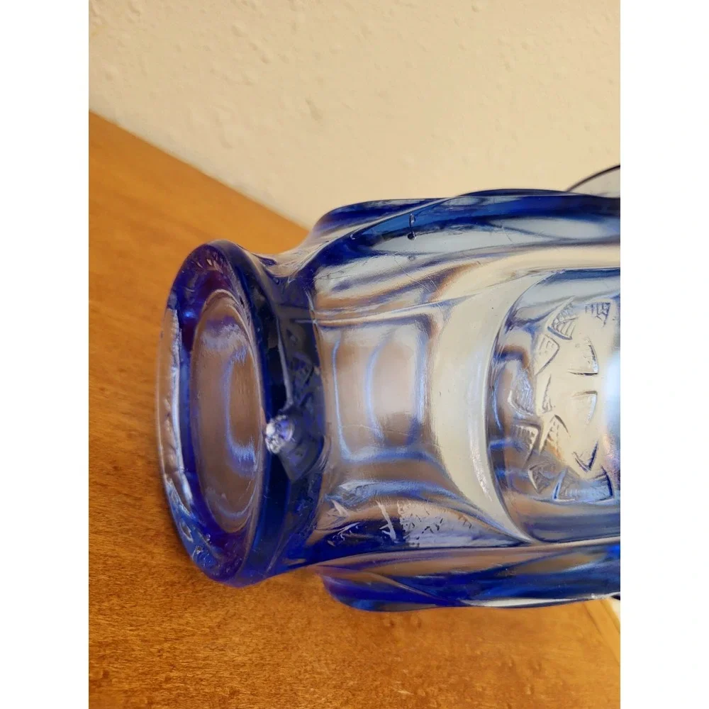 L.E. Smith Pressed Glass Cobalt Blue Etched Raised Floral Design 3D Footed Vase‎